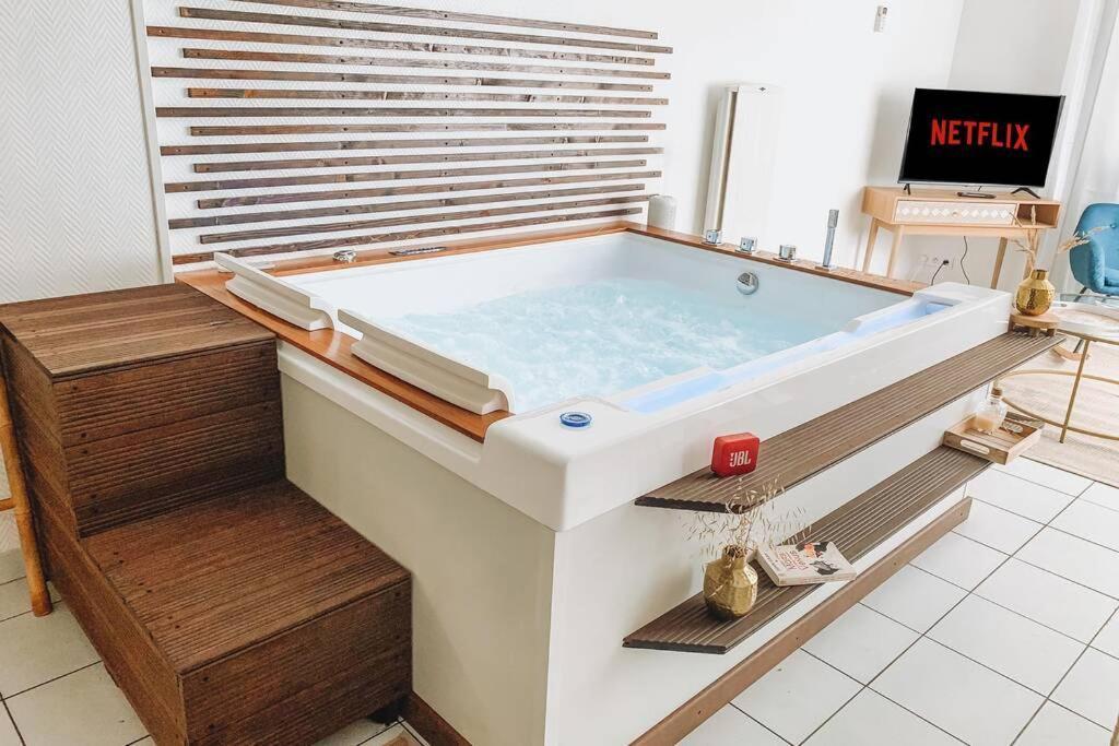 Nuit D'Exception - Loft Avec Jacuzzi Apartment Bordeaux Exterior photo