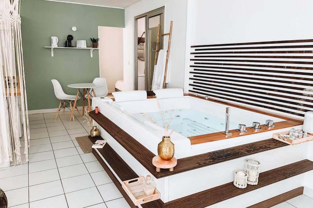Nuit D'Exception - Loft Avec Jacuzzi Apartment Bordeaux Exterior photo