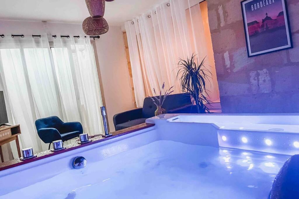 Nuit D'Exception - Loft Avec Jacuzzi Apartment Bordeaux Exterior photo